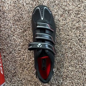 Bontrager men’s cycling shoes for peloton